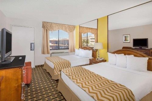 Travelodge by Wyndham Reno - image 33