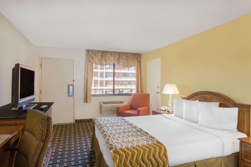 Travelodge by Wyndham Reno - image 36
