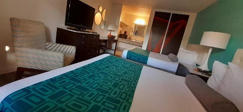 Howard Johnson by Wyndham Downtown Reno - image 5