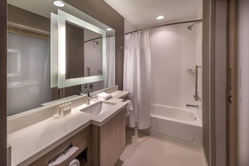 SpringHill Suites by Marriott Reno - image 17