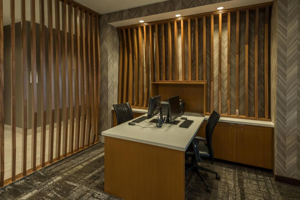 SpringHill Suites by Marriott Reno - image 6
