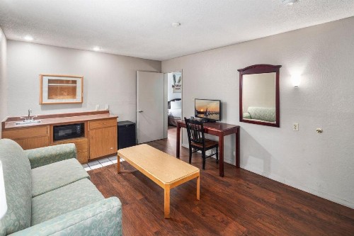 Econo Lodge Renton/ Bellevue - image 17