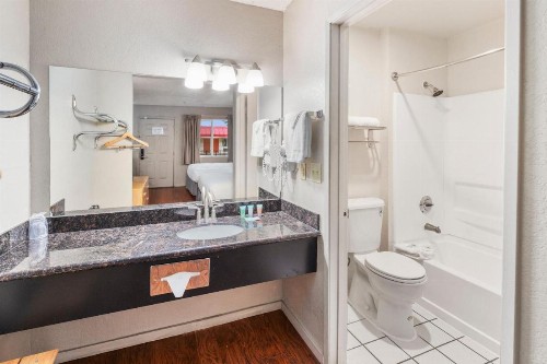 Econo Lodge Renton/ Bellevue - image 3