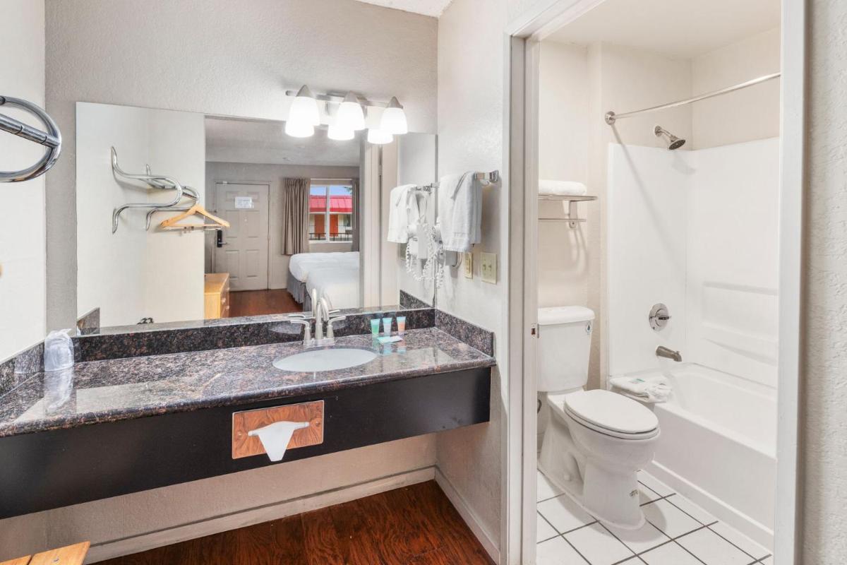 Econo Lodge Renton/ Bellevue - image 3