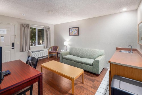 Econo Lodge Renton/ Bellevue - image 30