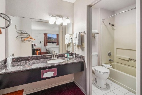 Econo Lodge Renton/ Bellevue - image 34