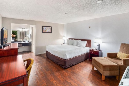 Econo Lodge Renton/ Bellevue - image 4