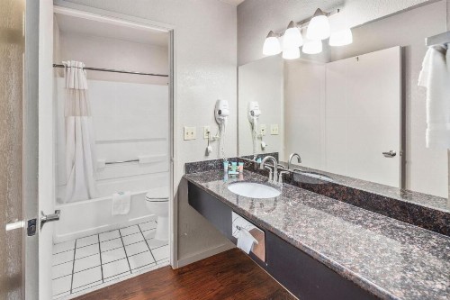 Econo Lodge Renton/ Bellevue - image 7