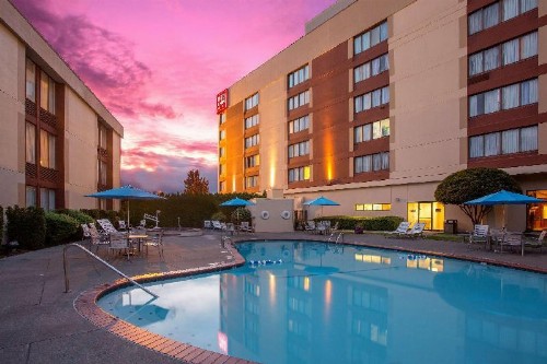 Red Lion Hotel & Conference Center - Seattle/Renton - image 1