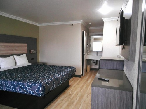 Americas Best Value Inn-Rialto - image 24