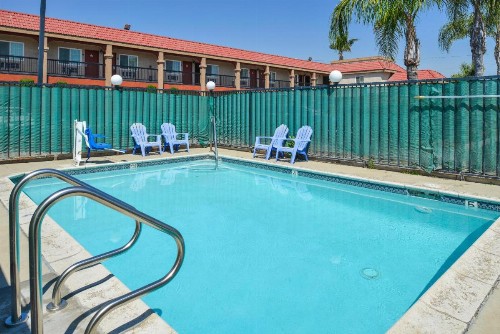 Americas Best Value Inn-Rialto - image 3