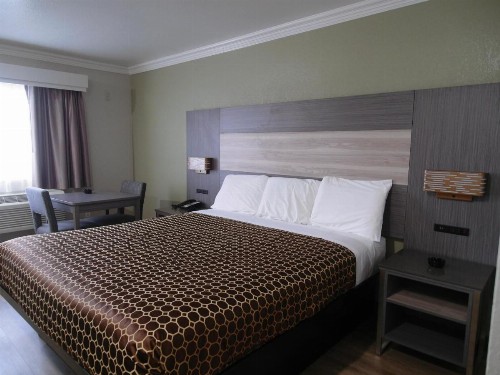 Americas Best Value Inn-Rialto - image 6