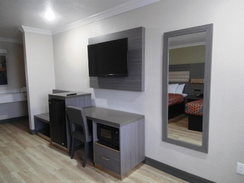 Americas Best Value Inn-Rialto - image 7
