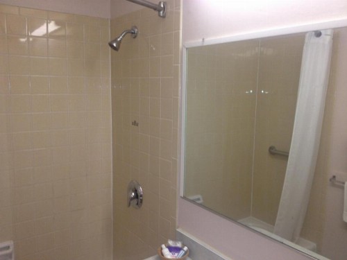 Richmond Inn and Suites - image 12