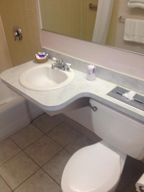 Richmond Inn and Suites - image 16
