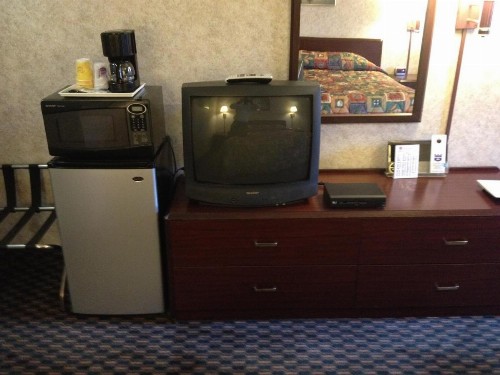 Richmond Inn and Suites - image 6