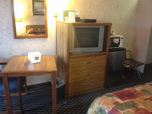 Richmond Inn and Suites - image 7