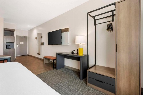 Econo Lodge - image 19