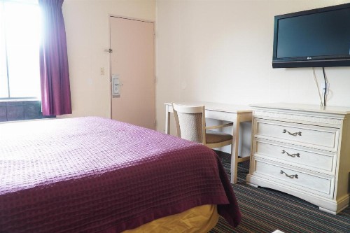 Quality Quarters Inn - image 11