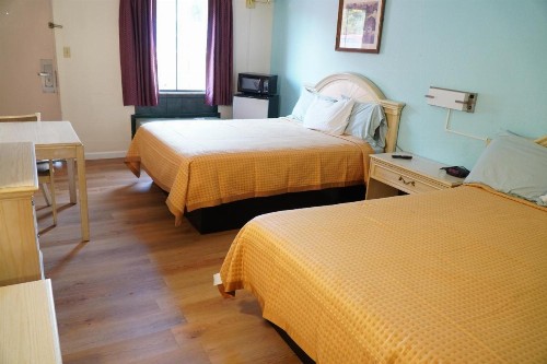 Quality Quarters Inn - image 15