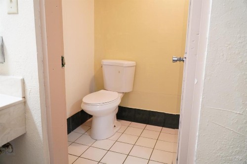 Quality Quarters Inn - image 19