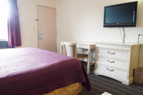 Quality Quarters Inn - image 2