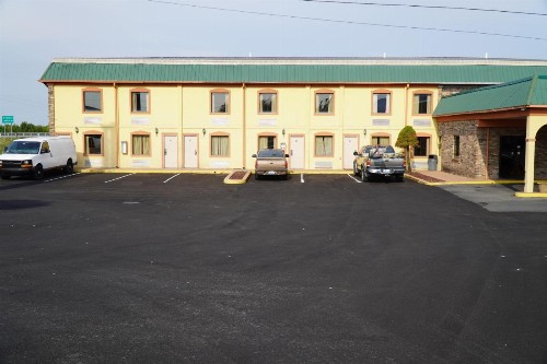 Quality Quarters Inn - image 21