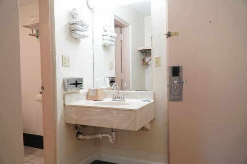 Quality Quarters Inn - image 24