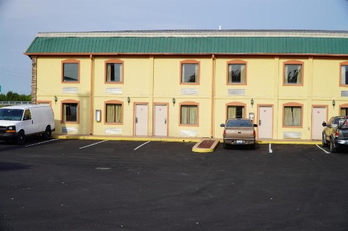 Quality Quarters Inn - image 26