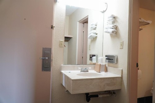 Quality Quarters Inn - image 27