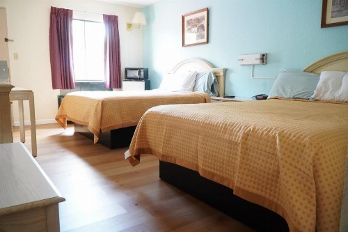 Quality Quarters Inn - image 3