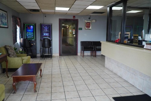 Quality Quarters Inn - image 5