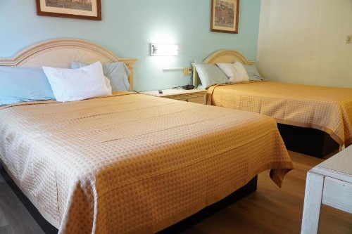 Quality Quarters Inn - image 6