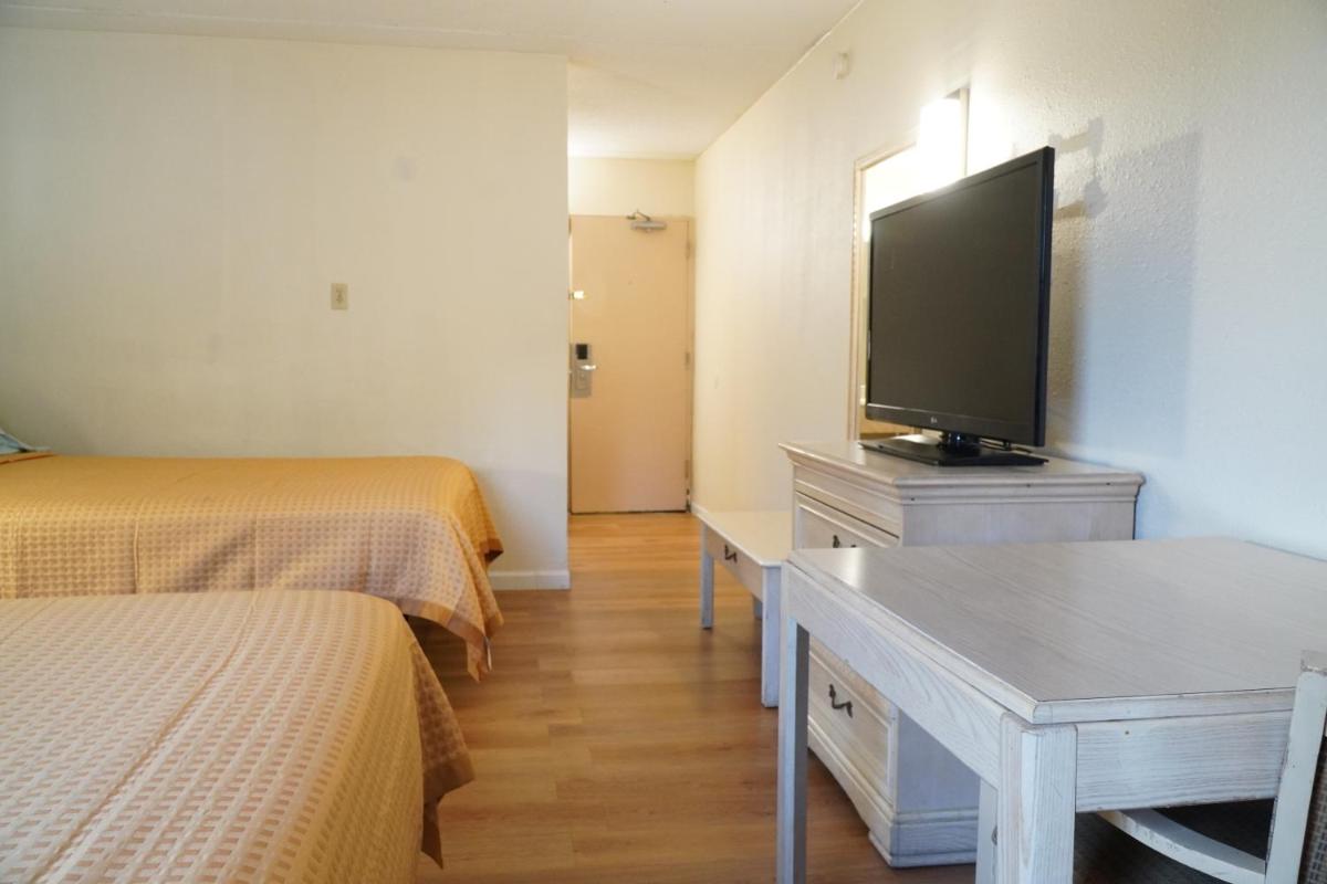 Quality Quarters Inn - image 7