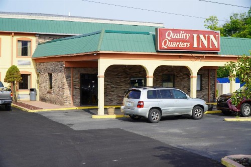 Quality Quarters Inn - image 8