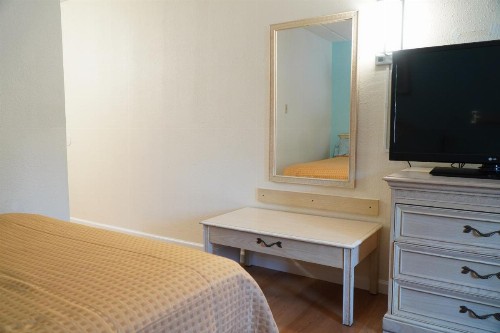 Quality Quarters Inn - image 9