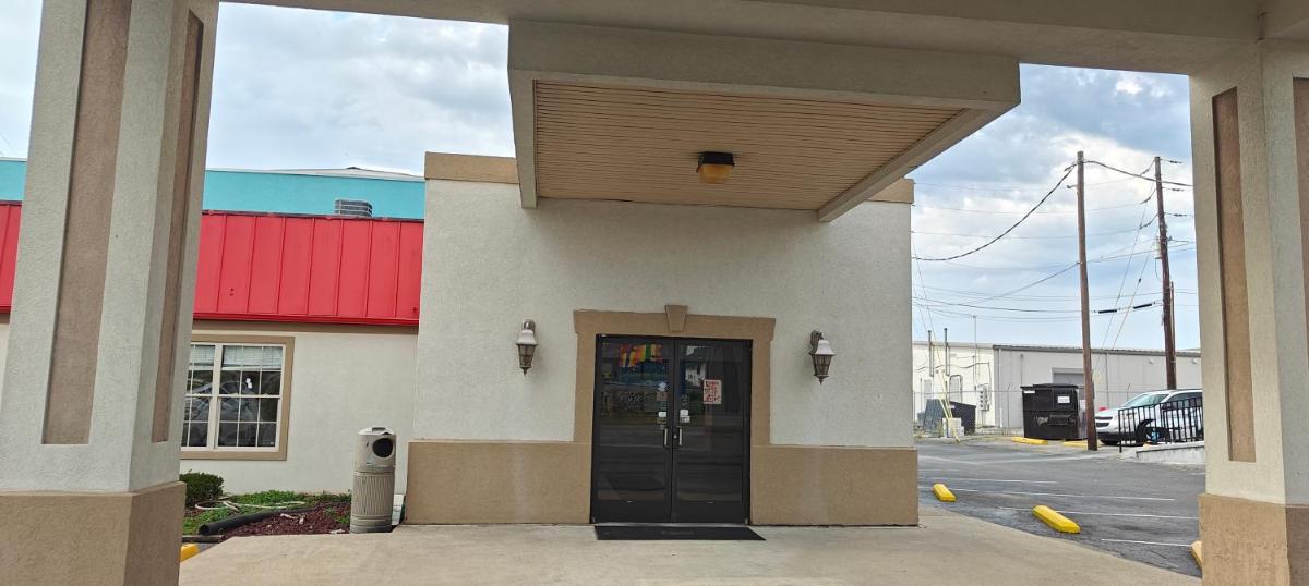 Countryside Inn Motel - image 2