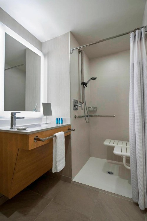Delta Hotels by Marriott Richmond Downtown - image 31