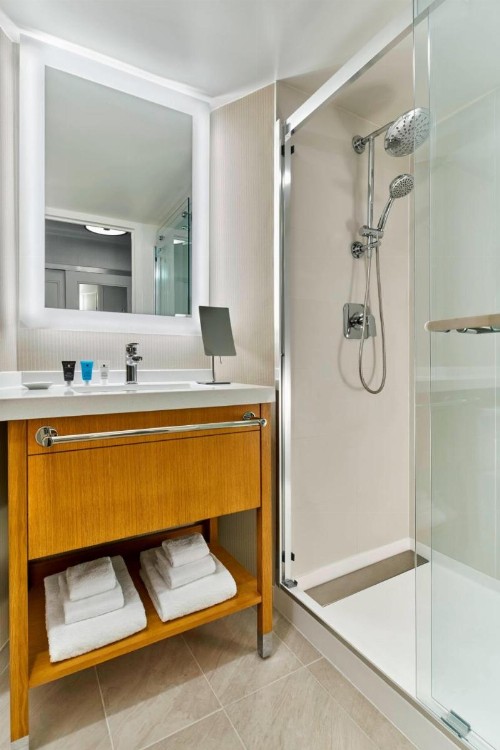 Delta Hotels by Marriott Richmond Downtown - image 35