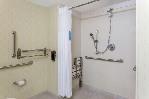 Hampton Inn Richmond - South - image 3