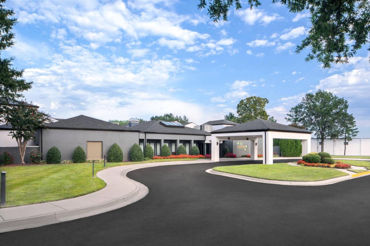 Courtyard by Marriott Richmond West - main image