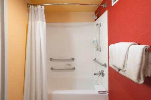 Courtyard by Marriott Richmond West - image 13