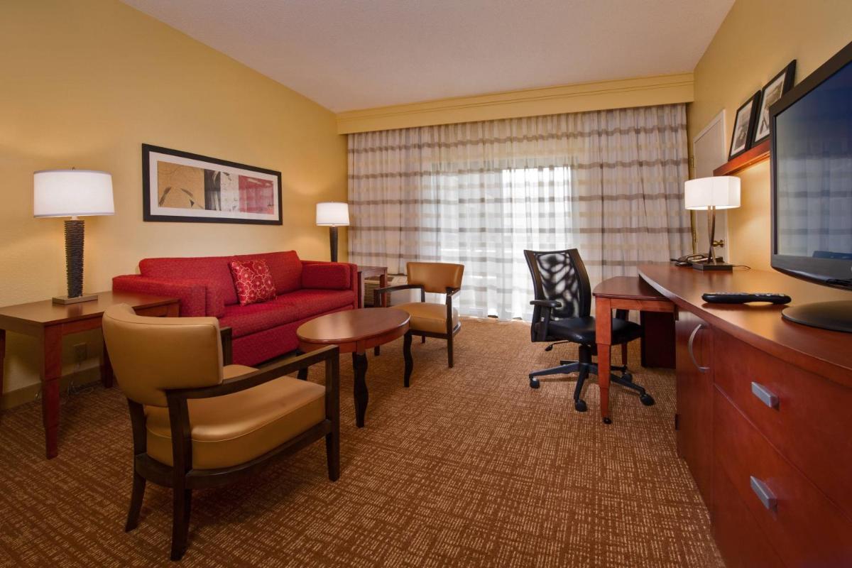 Courtyard by Marriott Richmond West - image 2
