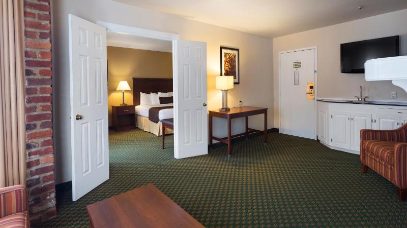 Best Western PLUS Governor's Inn Richmond - image 6