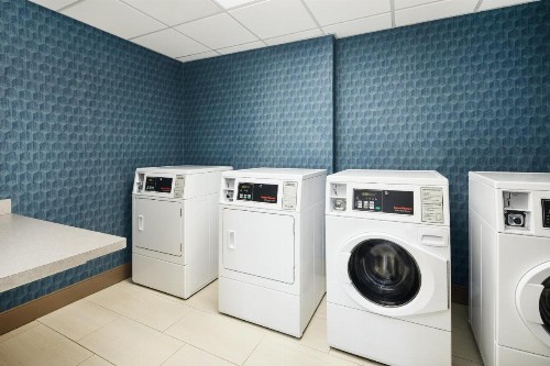 Holiday Inn Express Richmond - Midtown an IHG Hotel - image 4