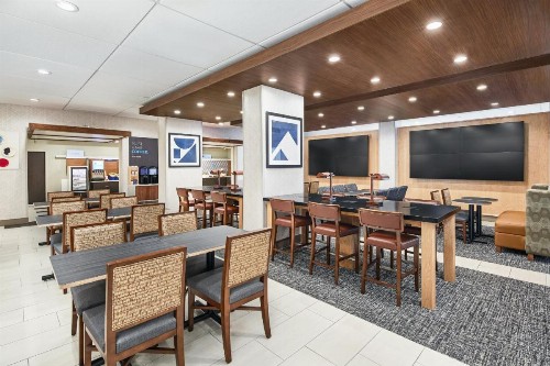 Holiday Inn Express Richmond - Midtown an IHG Hotel - image 7