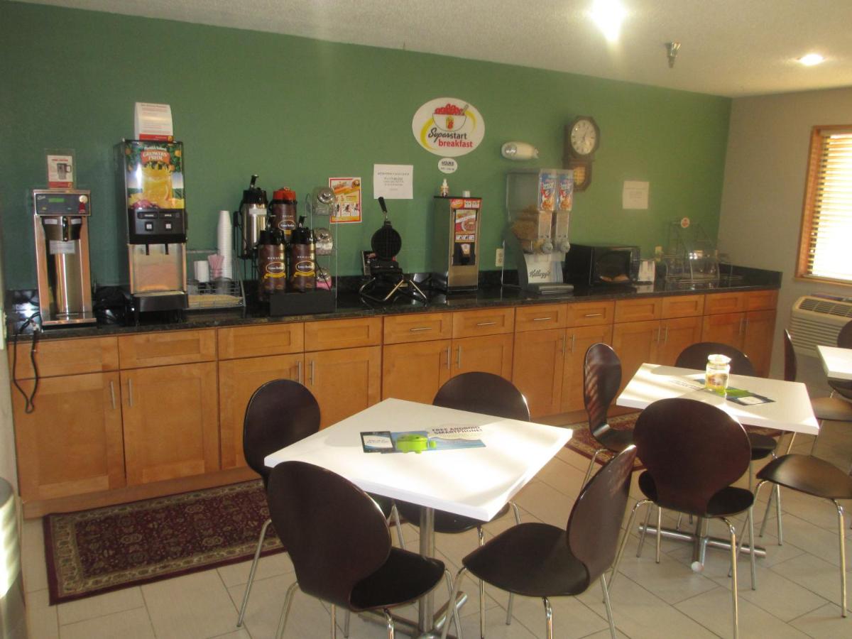 Super 8 by Wyndham Richmond/Chamberlayne Rd - image 4