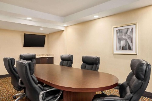 La Quinta Inn & Suites by Wyndham Richmond-Midlothian - image 10