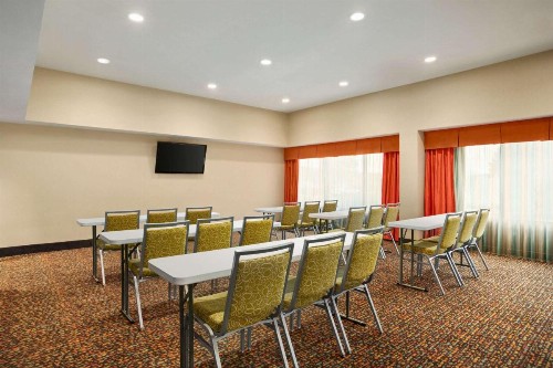 La Quinta Inn & Suites by Wyndham Richmond-Midlothian - image 12