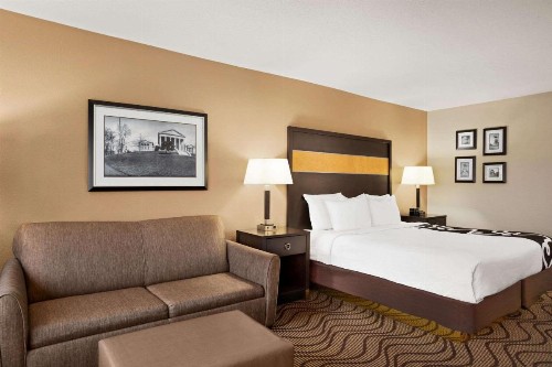 La Quinta Inn & Suites by Wyndham Richmond-Midlothian - image 17